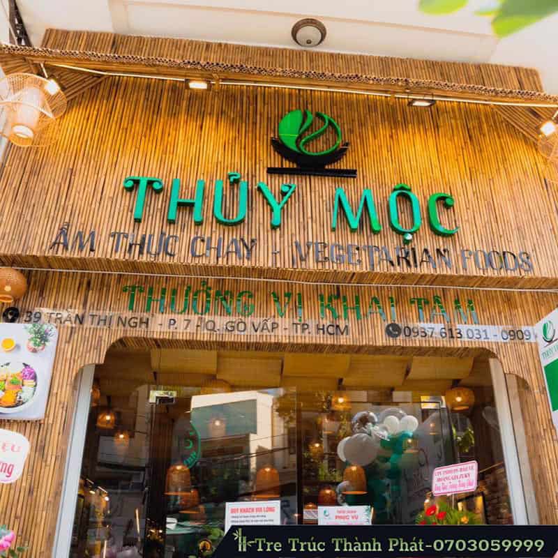 thi công bảng hiệu bằng tre