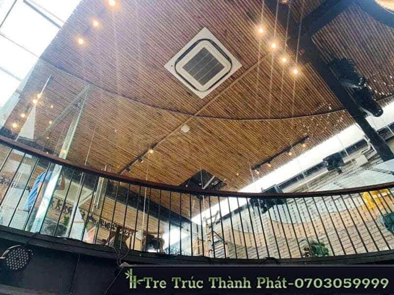 trang trí quán cafe bằng tre trúc