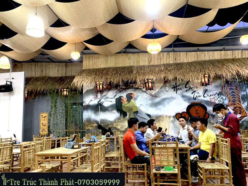 trang trí trần nhà bằng mành tre